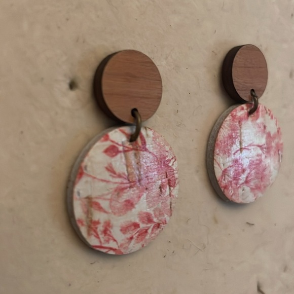 1.5” double tan white pink cork style stud earrings - Picture 6 of 12